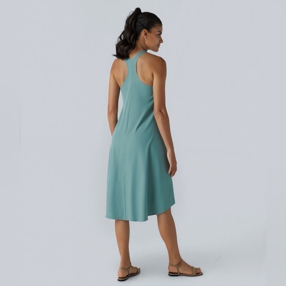 Quick-Drying Teal Dress - Picture 2 of 13